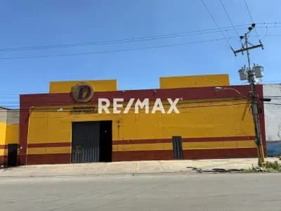 Galpón Comercial con oficinas internas de Lujo zona céntrica