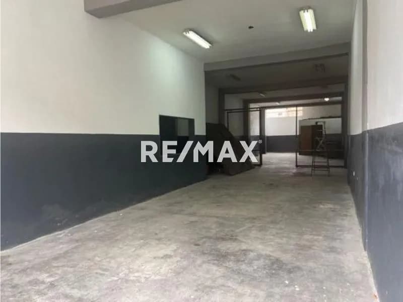 Local Comercial en Alquiler 180m2.En Catia 1600$ negociable