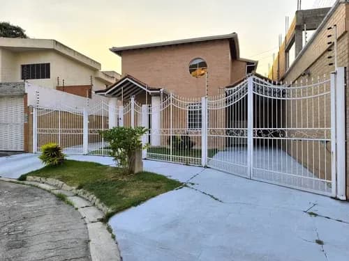 316831 Cmg En Venta Hermosa Y Moderna Casa En La Trigaleña En Calle Privada - Valencia