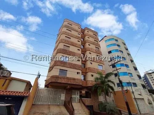Jip 25-20462. Rentahouse Vende Amplio Y Lujoso Apartamento De 144 Mts2, 3 Hab, 3 Baños, Closets, Vestier, Conectado A Pozo. El Bosque, Maracay