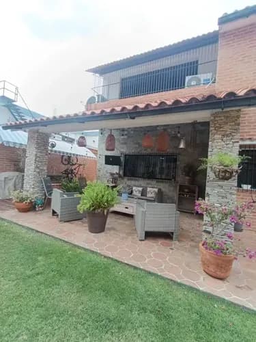 Sl. Amplia Casa En Conjunto Cerrado Ubicada En Las Chimeneas, Valencia. Edo Carabobo