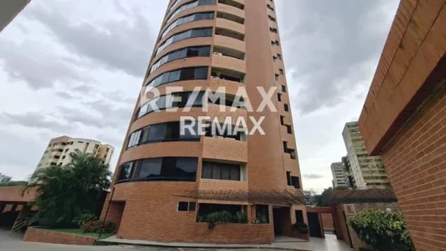 EN EXCLUSIVA Venta de amplio apartamento en Res. Ineska - Mañongo
