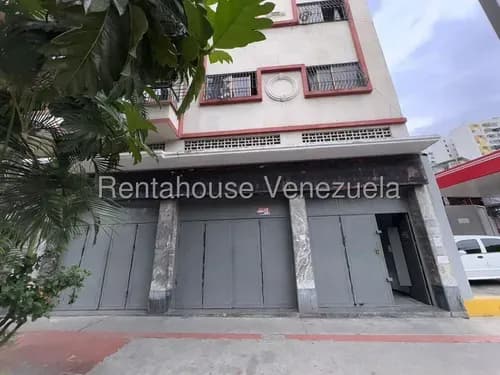 Yb Se Ofrece En Venta Amplio Local En La Av. Victoria #26-19395
