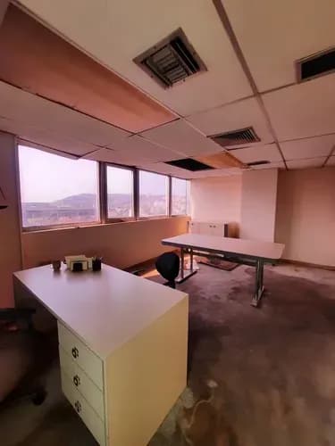 Yannet Inmuebles Vende Oficina En Torre Exterior Av. Bolivar