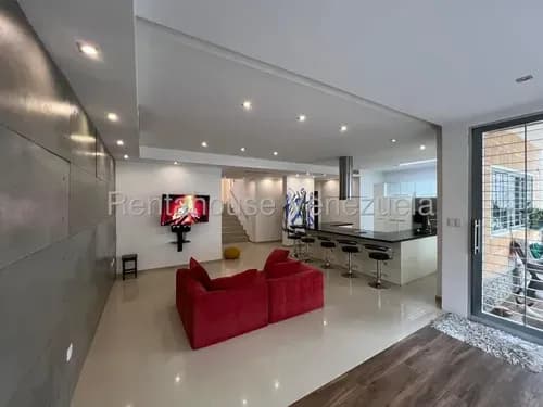 En Colinas De Guataparo Se Ofrece Para La Venta Casa Tipo Townhouse De 265 M2 De Construcción Y 470 M2 De Terreno, En El Exclusivo Y Seguro Conjunto Residencial Villa Giardino,