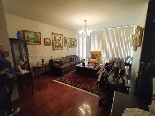 Daniela Linarez Vende Hermosa Casa De 4 Niveles De 664 M2 De Terreno Propio, 506 M2 De Construcción, 5 Habitaciones, Estudio, Espectacular Jardín, Ubicada Al Este De Barquisimeto