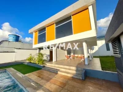 Casa en Urb. Villa Paprika