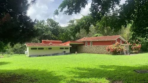 En Venta Casa Con Amplio Terreno En El Limon De 10.000m2