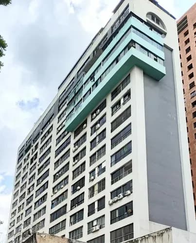 Urb. Sabana Grande . Calle Negrin Entre Av. Libertador Y Av. Solano . A Una Cuadra Del Metro. 70m2 En Espacio Abierto .1 Baño 1 Cocina 1 Puesto Estacionamiento Y Estacionamiento Público