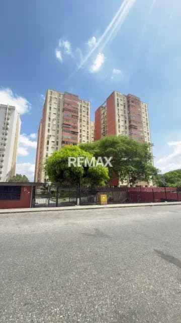 Se vende Apartamento en Av. Libertador, Conj. Residencial Arca del Norte. Barquisimeto zona Este.
