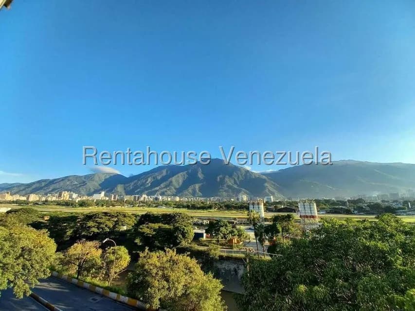 Apartamento (1 Nivel) en Venta en Chuao, Distrito Metropolitano