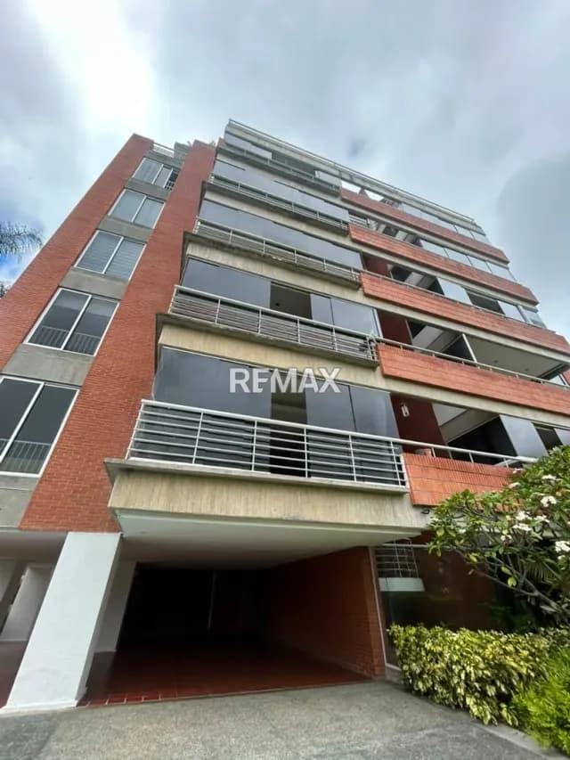 ALQUILER DE APARTAMENTO EN LOMAS DE LA ALAMEDA,BARUTA.