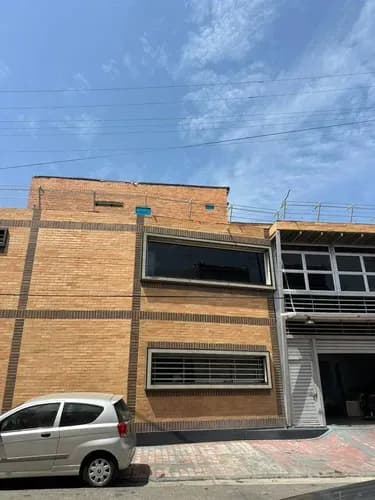 319843 - Venta Galpon Con Apartamento - Santa Rosa Valencia - 254 M2