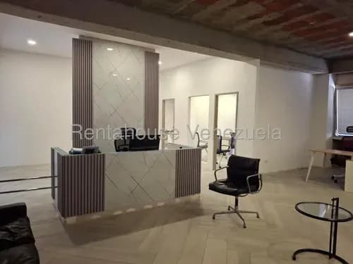 Oficina En Alquiler En El Rosal Remodelada Y Amoblada Con Estilo Unico Oportunidad / Rf