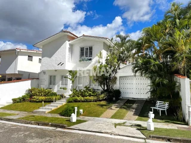 CASA EN VENTA PREBO II CALLE CERRADA CON VIGILANCIA PISCINA PLANTA 100%