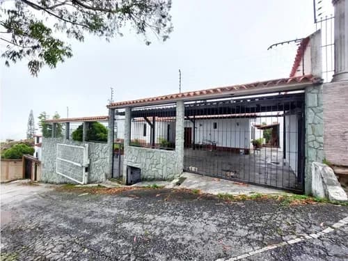 Casa De 326 M2 En Urb Pan De Azucar Carrizal