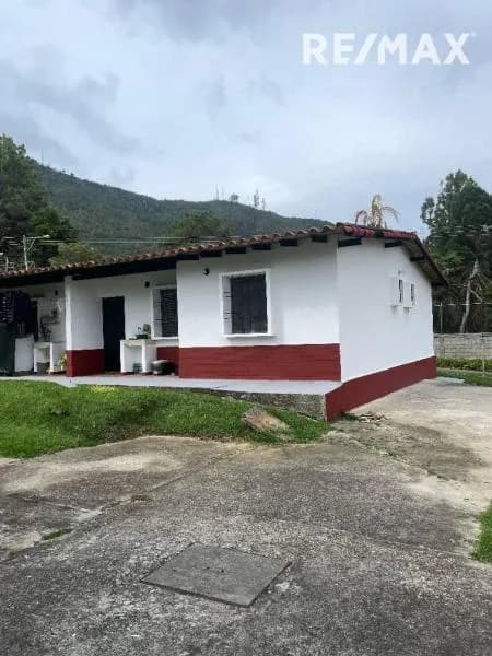 hermosa casa dentro de un conjunto de 4 identificadas como cabanas con excelente ubicacion