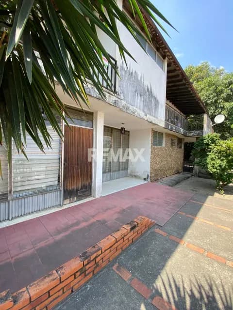 En venta Quinta AV. Romulos Gallego