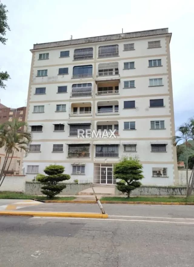 Venta de Apartamento en el Trigal Res. Canaima