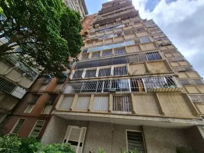 Apartamento listo para habitar, en Urb. Las Clavelinas. Macaracuay.
