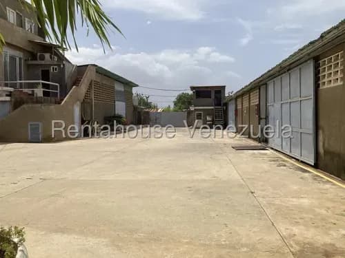 Galpón En Venta En El Milagro Norte Yh