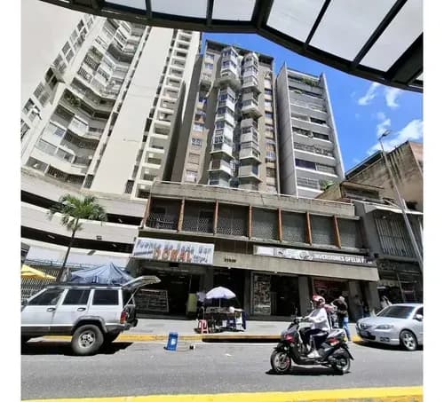 Local Comercial En Alquiler Av. Fuerzas Armadas A Pie De Calle