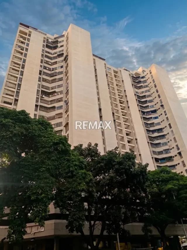 Venta de Apartamento Avenida Fuerzas Armadas.