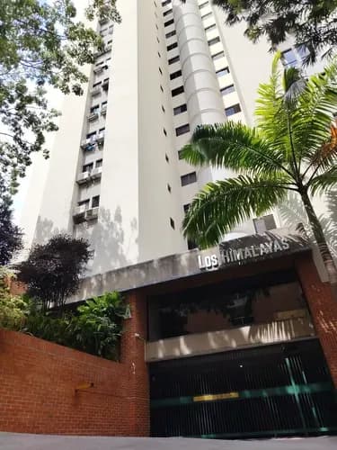Valencia Venta De Amplio Apartamento L. C Urbanización El Bosque