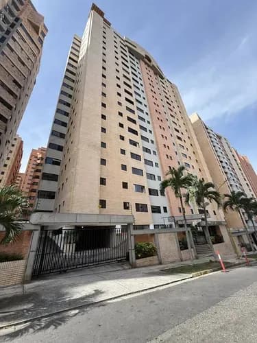Yr En Alquiler Apartamento En Trigaleña Alta Semi Amoblado