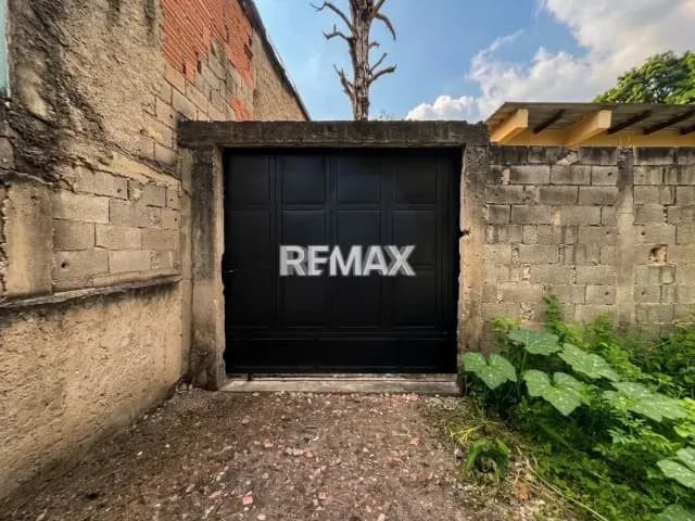 Venta de Terreno con Bienhechurias en el Limón