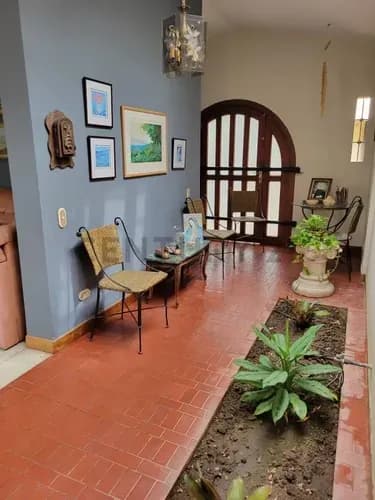 Alquiler Linda Casa Quinta En La Urbanización La Viña