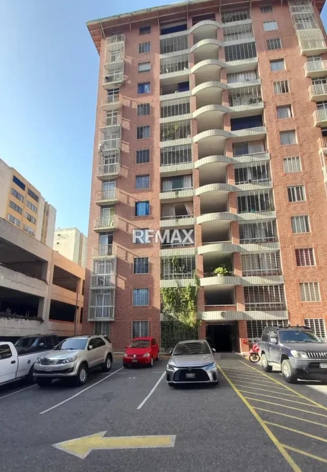 Bello Apartamento ubicado en Resid. Sotavento I, Av Pedro León Torres