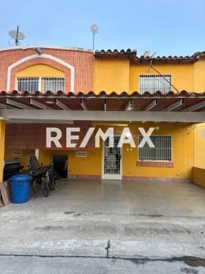 EN VENTA TOWN HOUSE UBICADO EN LA URANIZACION TERRA MIA, CABUDARE