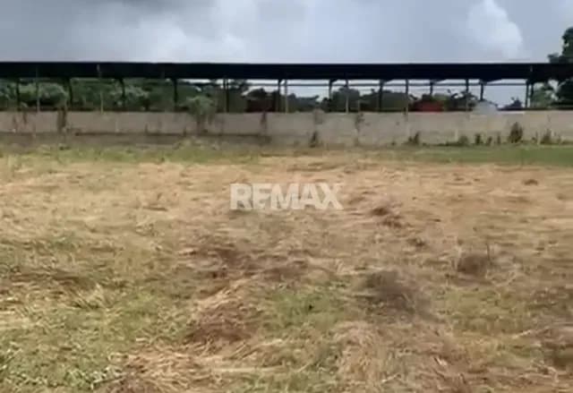 Terreno en Venta en Santa Elena de Las Piñas, muy cerca del Ministerio del Ambiente