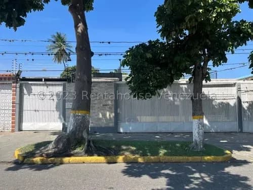 Daniela Linarez Vende Espectacular Casa Comercial Dúplex Con Recepción, 9 Oficinas, Sala De Conferencias, Cocina, Anexo Independiente Con 2 Habitaciones, Baño, Terraza, Oeste De Barquisimeto