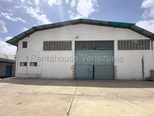 Mildred Alquila Galpon Barquisimeto Zona Industrial Codigo 2 6 3 5 0 2 Conjunto Cerrado Que Ofrece Seguridad Y Control De Acceso. El Espacio Cuenta Con 3 Oficinas Para Gestión Administrativa Y O