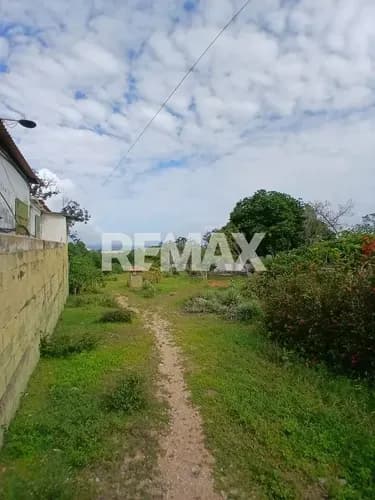 Terreno Con Bienechuria En La Mira Con Vista Al Mar Playa El Agua Municipio Antolin Del Campo Isla De Margarita Cod 1225