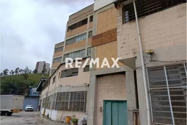 Se Vende Espectacular Piso Industrial de 1537m2 en Ruiz Pineda