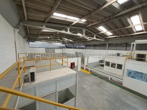 Vendo 3 Galpones Unificados Listo Para Operar En Zona Industrial De Cagua 26-2093 Wjo