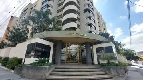 En Venta Amplio Apartamento En Montecristo