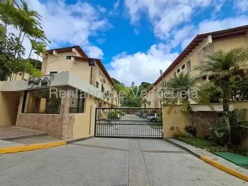 Townhouse En Parque Oripoto: 291 M2, 5 Habitaciones Más Servicio, Jardín Exclusivo Y Vigilancia 24/7