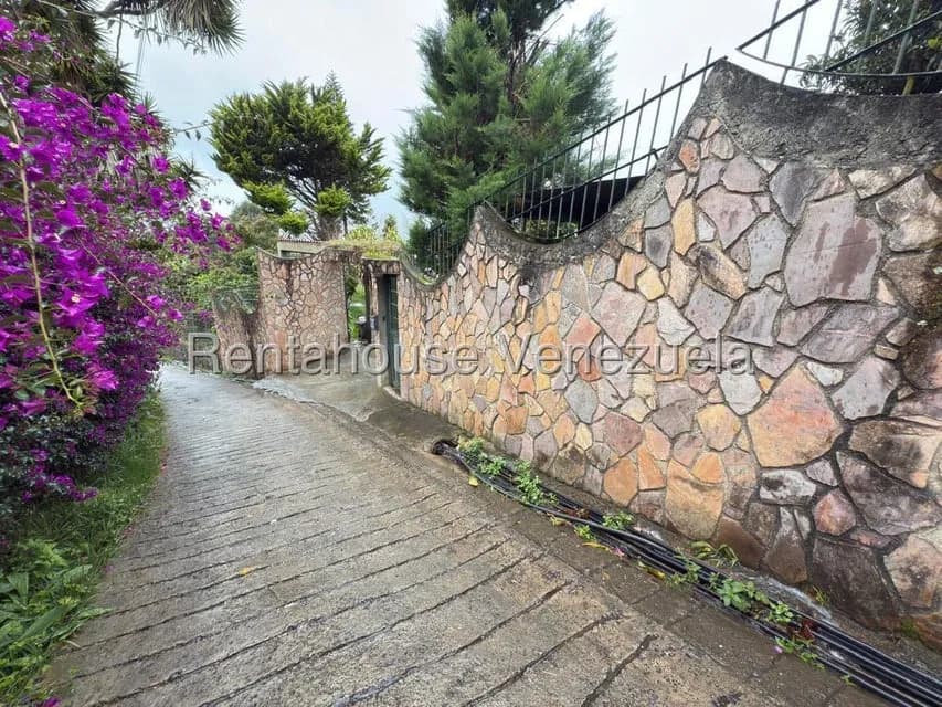 Terreno (Comercial) en Venta en La Colonia Tovar, Aragua
