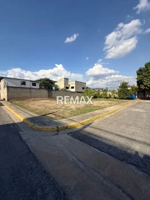 VENTA - TERRENO URB. VILLAS DEL INGENIO