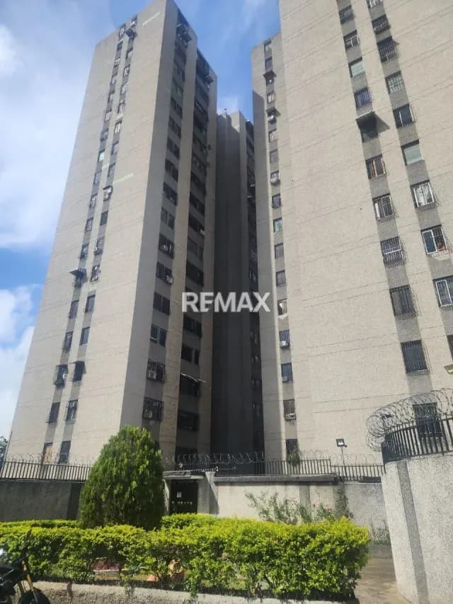 ¡Oportunidad Única en Los Ruices! Apartamento para Remodelar a Precio Especial