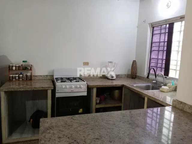 Bella Casa Amoblada en Urb. Llano Lindo Disponible para Alquiler