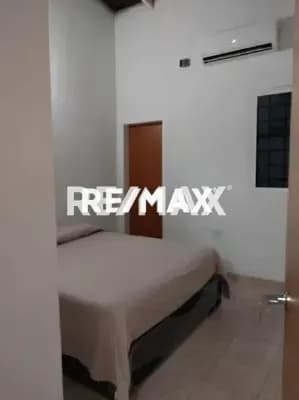 EN ALQUILER CASA CON 12 HABITACIONES EN URB, VALLE DE LUNA, SECTOR TIPURO