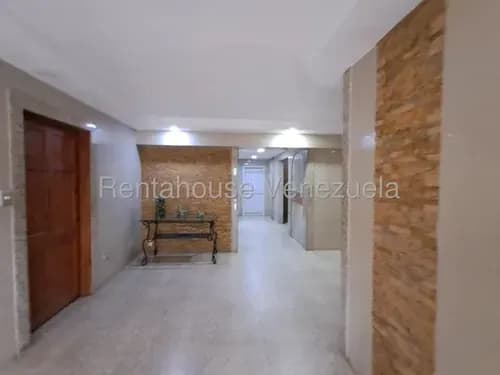 26-6629 Apartamento De Oportunidad, Ubicacion Estrategica Zona Norte, Piso Bajo, Comodo 3 Hab 2 Banos, Planta Electrica 50% Agua Constante. Semi Amoblado, Operativo Y Conservado