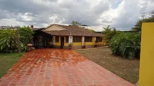 Rosa Espinoza Vende Casa Colonial Ubicada En Carabobo, Municipio Montalban, Con Tanque Subterraneo De 45 Mil Lts. 22-14129 May29