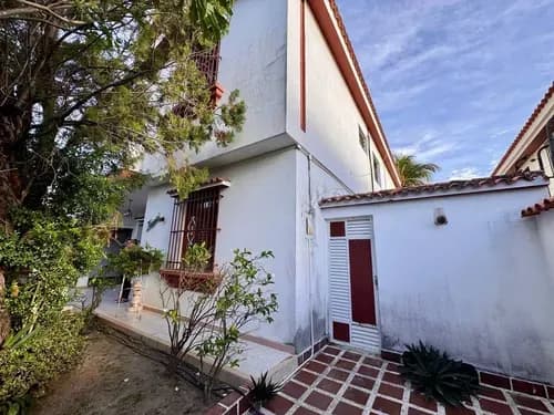 Casa En Venta - Trigal Sur- 6 Hab / 4 Baños / 3 Est.