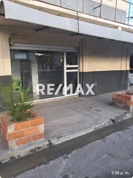 SE ALQUILA AMPLIO LOCAL SANTA ROSA